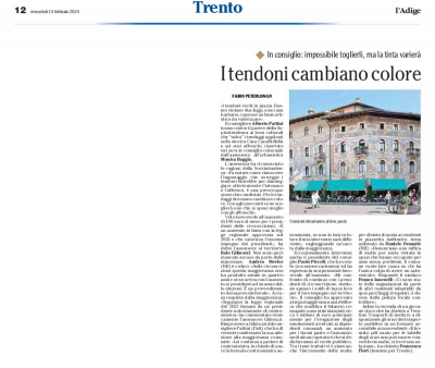 Trento, piazza Duomo: i tendoni cambiano colore